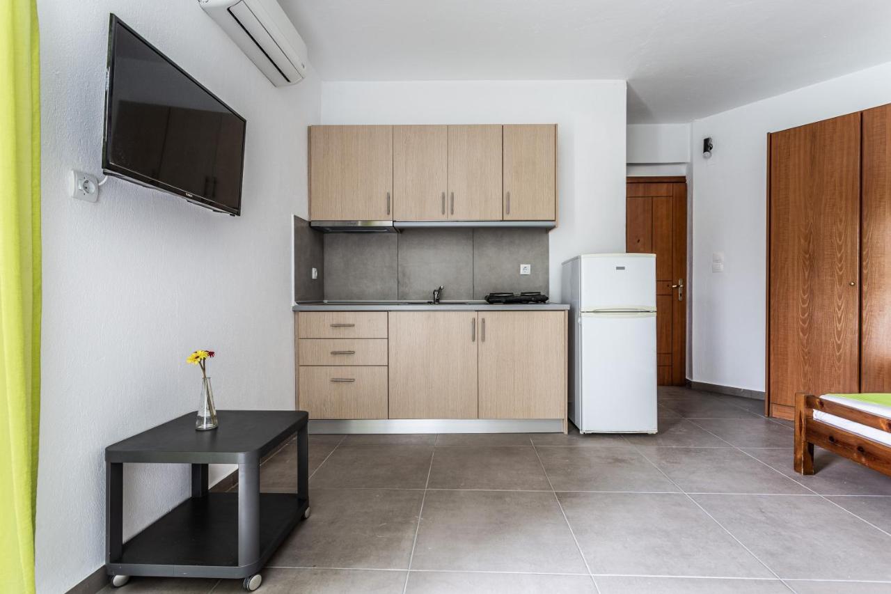 Mike'S Apartments Neoi Poroi Bagian luar foto
