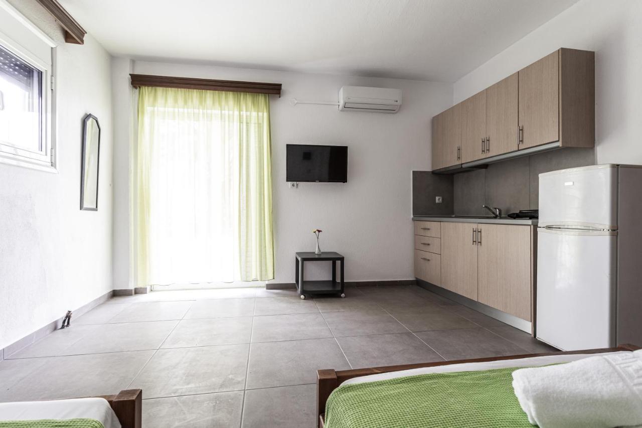 Mike'S Apartments Neoi Poroi Bagian luar foto