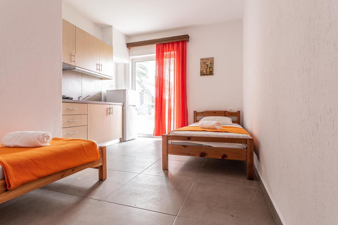Mike'S Apartments Neoi Poroi Bagian luar foto
